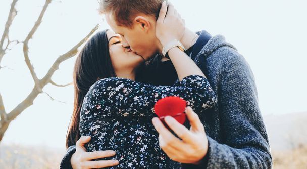 رابطه عاطفی - آموزش روابط زناشویی -شناخت مردان و زنان - عشق محبت - روانشناسی مهارت‌های ارتباطی دختران و پسران