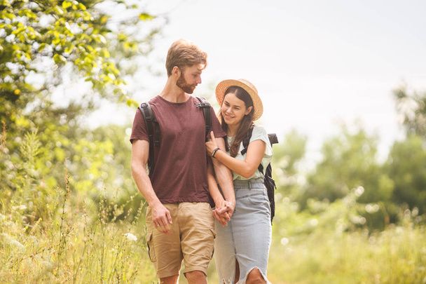 رابطه عاطفی - آموزش روابط زناشویی -شناخت مردان و زنان - عشق محبت - روانشناسی مهارت‌های ارتباطی دختران و پسران