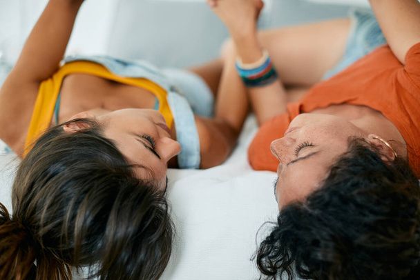 رابطه عاطفی - آموزش روابط زناشویی -شناخت مردان و زنان - عشق محبت - روانشناسی مهارت‌های ارتباطی دختران و پسران