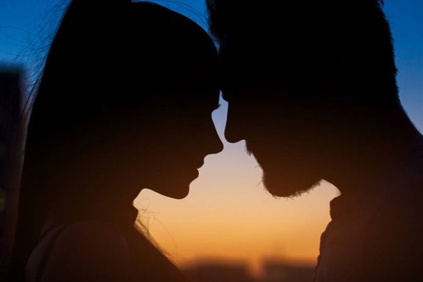 رابطه عاطفی - آموزش روابط زناشویی -شناخت مردان و زنان - عشق محبت - روانشناسی مهارت‌های ارتباطی دختران و پسران