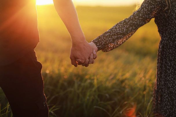 رابطه عاطفی - آموزش روابط زناشویی -شناخت مردان و زنان - عشق محبت - روانشناسی مهارت‌های ارتباطی دختران و پسران