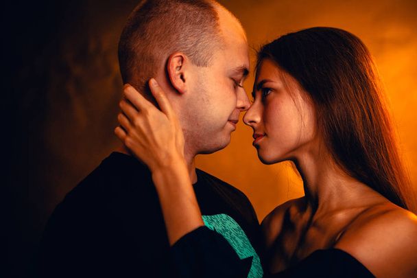 رابطه عاطفی - آموزش روابط زناشویی -شناخت مردان و زنان - عشق محبت - روانشناسی مهارت‌های ارتباطی دختران و پسران