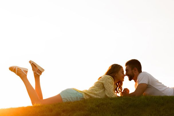 رابطه عاطفی - آموزش روابط زناشویی -شناخت مردان و زنان - عشق محبت - روانشناسی مهارت‌های ارتباطی دختران و پسران