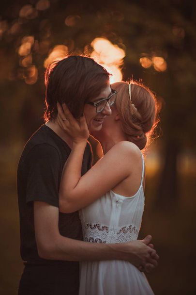 رابطه عاطفی - آموزش روابط زناشویی -شناخت مردان و زنان - عشق محبت - روانشناسی مهارت‌های ارتباطی دختران و پسران