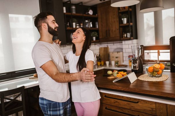 ازدواج - رابطه زناشویی با همسر -شناخت مردان و زنان - عشق محبت، علاقه - روانشناسی مهارت های ارتباطی دختران و پسران